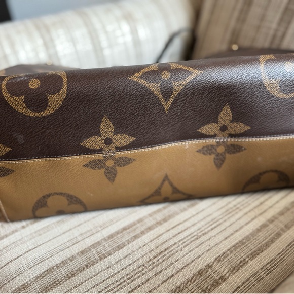 On The Go GM

Louis Vuitton Monogram Brown Tote Bag - Picture 4 of 12